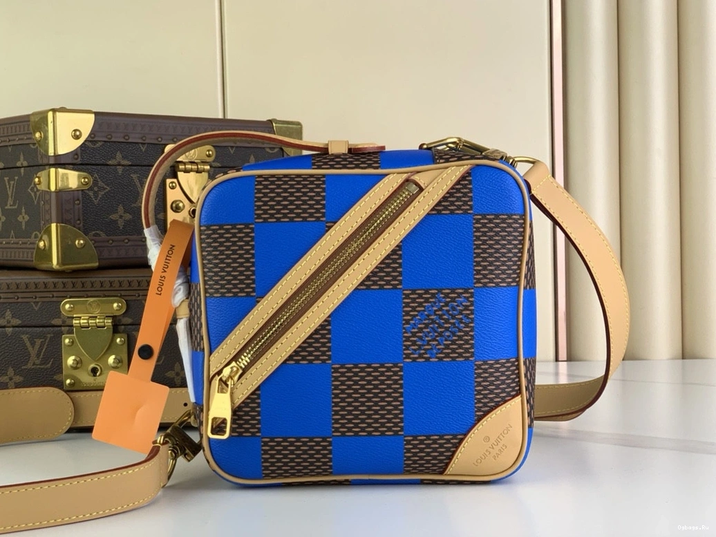 Chess LOUIS VUITTON Messenger-24*24*8CM 0419